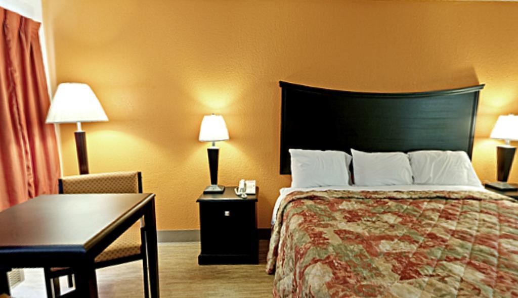 Econo Lodge Metropolis Habitación foto