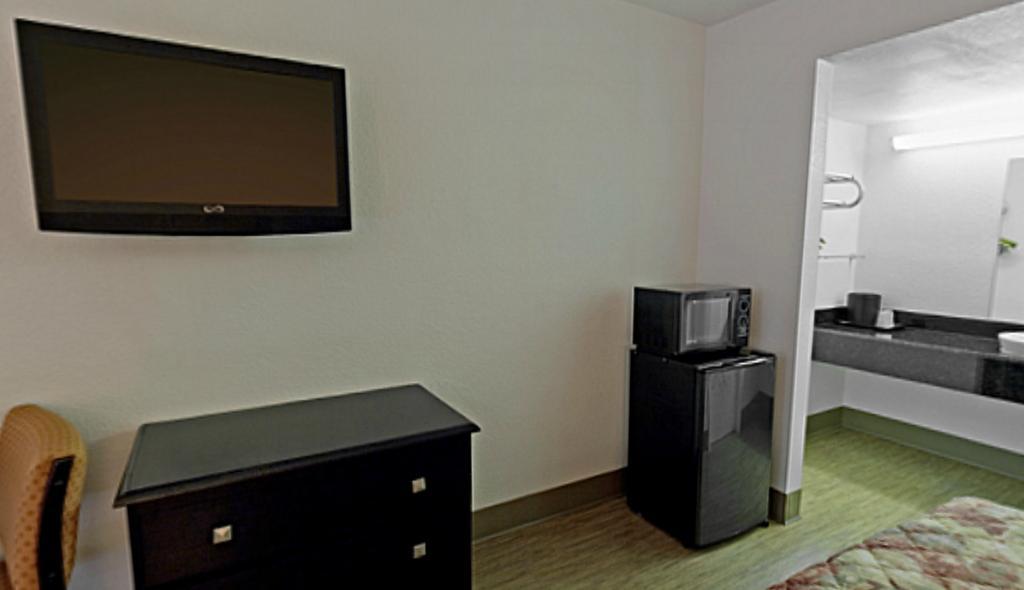 Econo Lodge Metropolis Habitación foto
