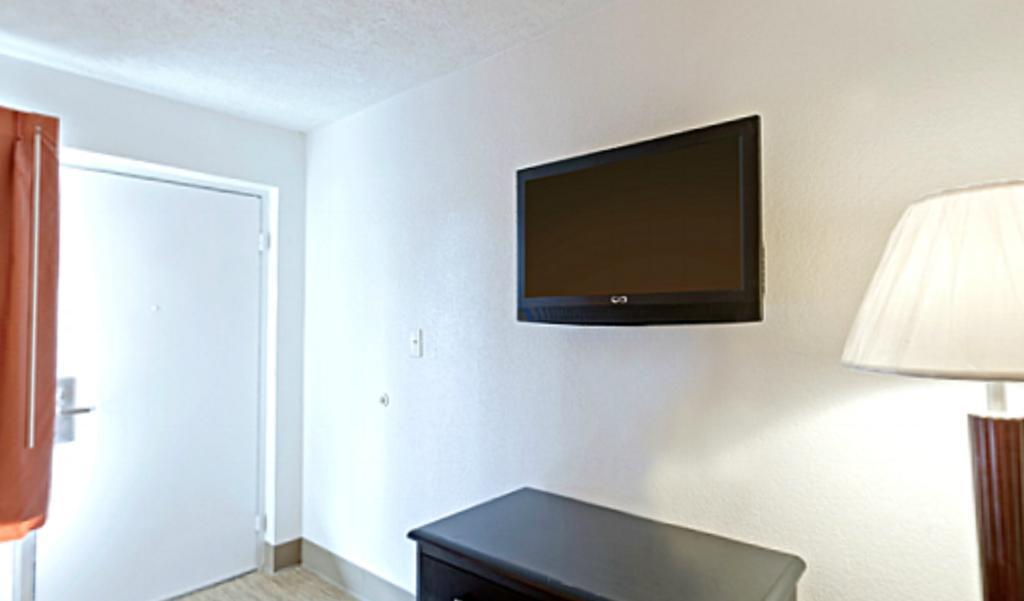 Econo Lodge Metropolis Habitación foto