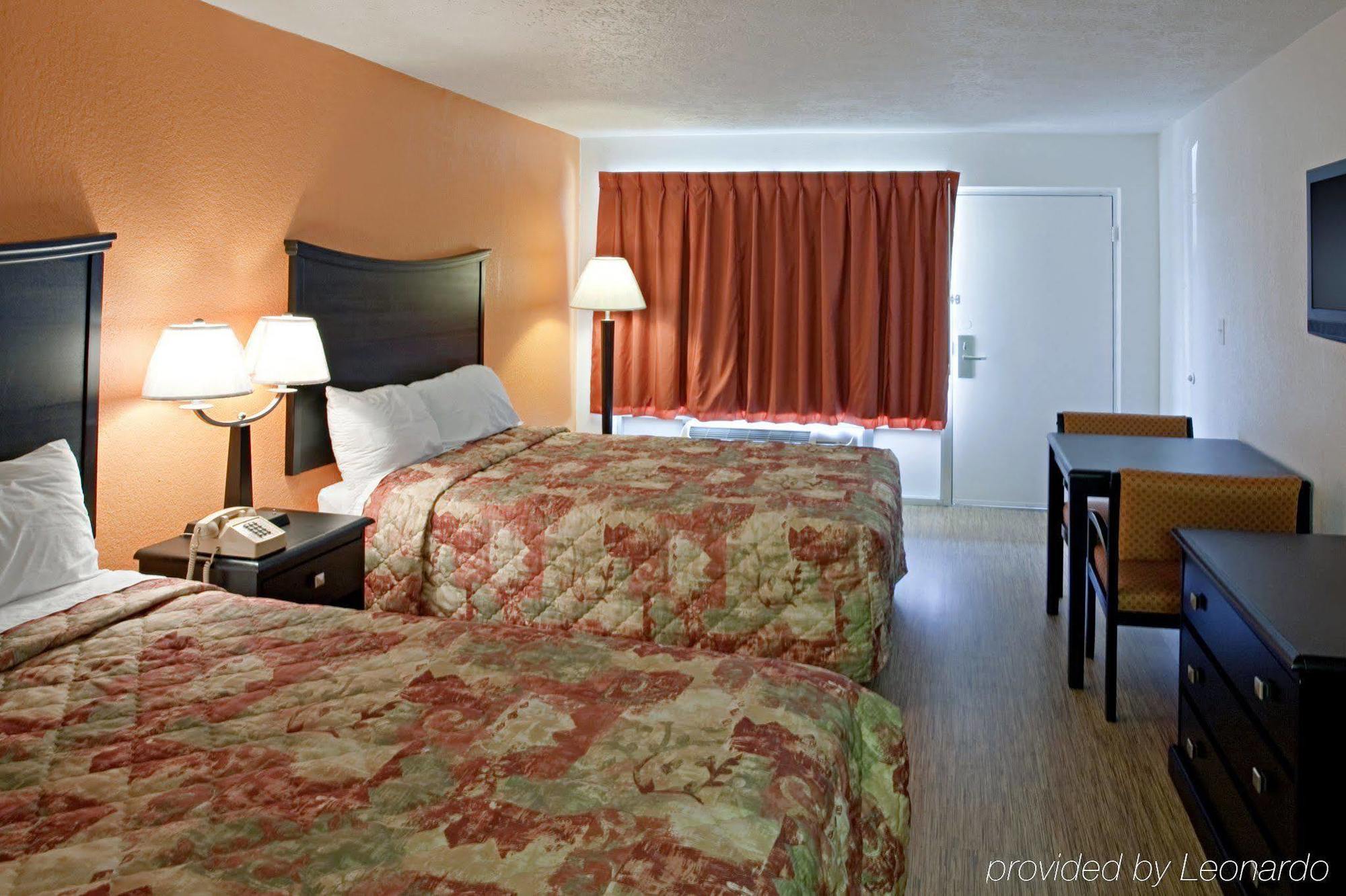 Econo Lodge Metropolis Habitación foto