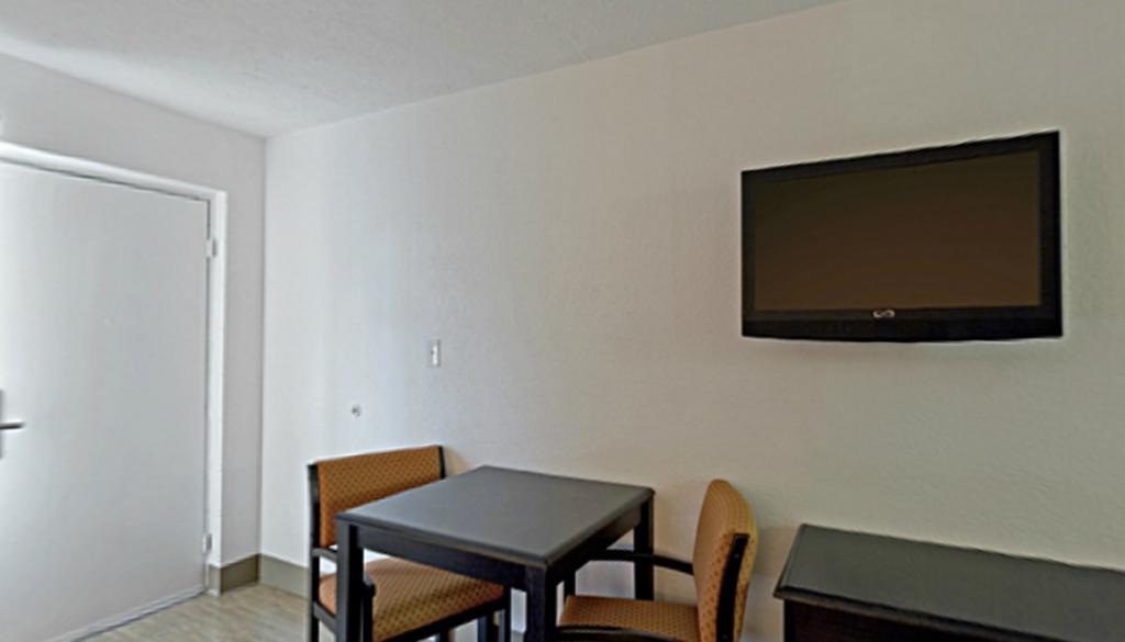 Econo Lodge Metropolis Exterior foto